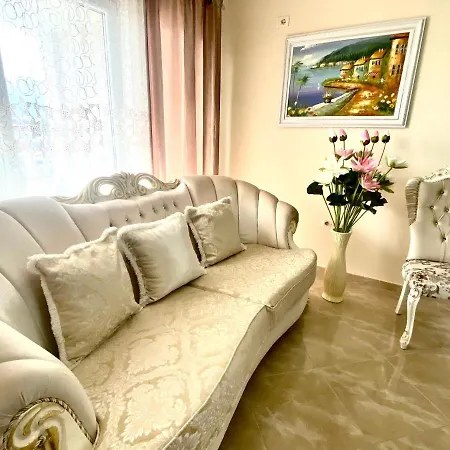 Luxury Apartment *